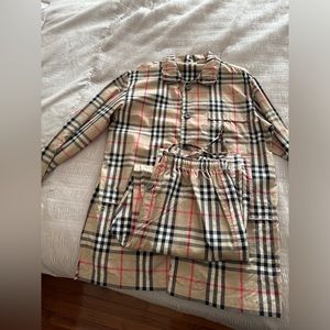 Men’s Burberry pajama set pants and top